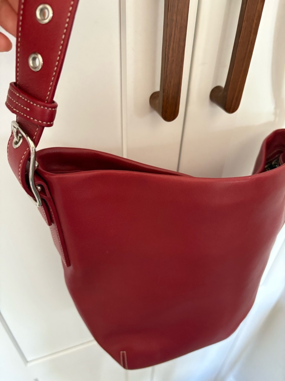 Coach Women's Red Leather Shoulder Bag - Picture 7 of 10